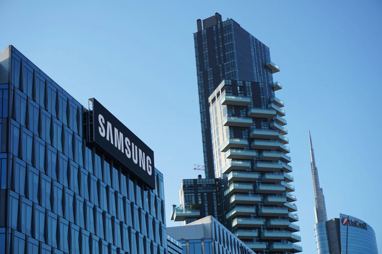 Samsung announced their first smartphone chip with AMD ray tracing GPU.