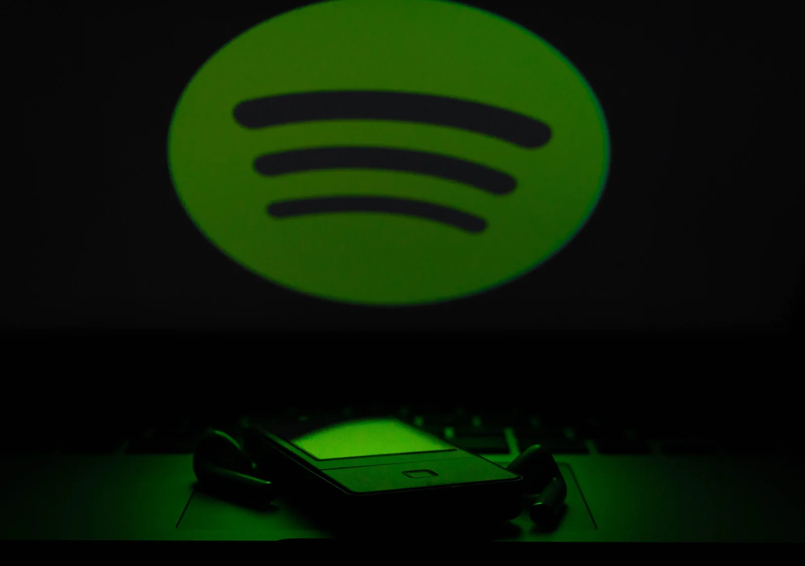 Spotify's deal with Joe Rogan is reportedly worth at least $200 million, BIG buck