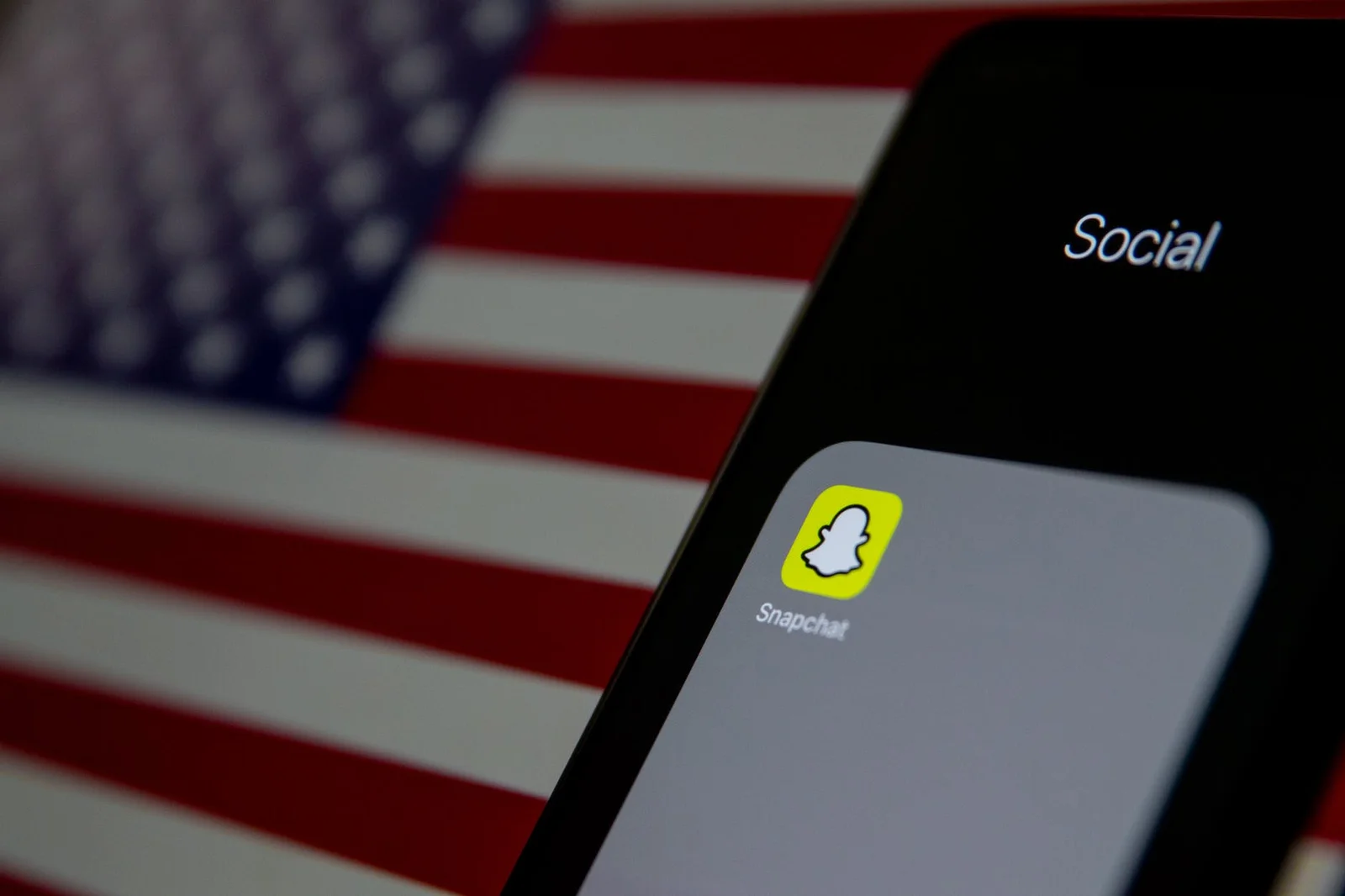 Use this magical way to use dark mode on snapchat