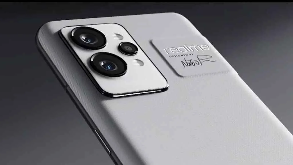 This new Realme flagship Feels like Paper.