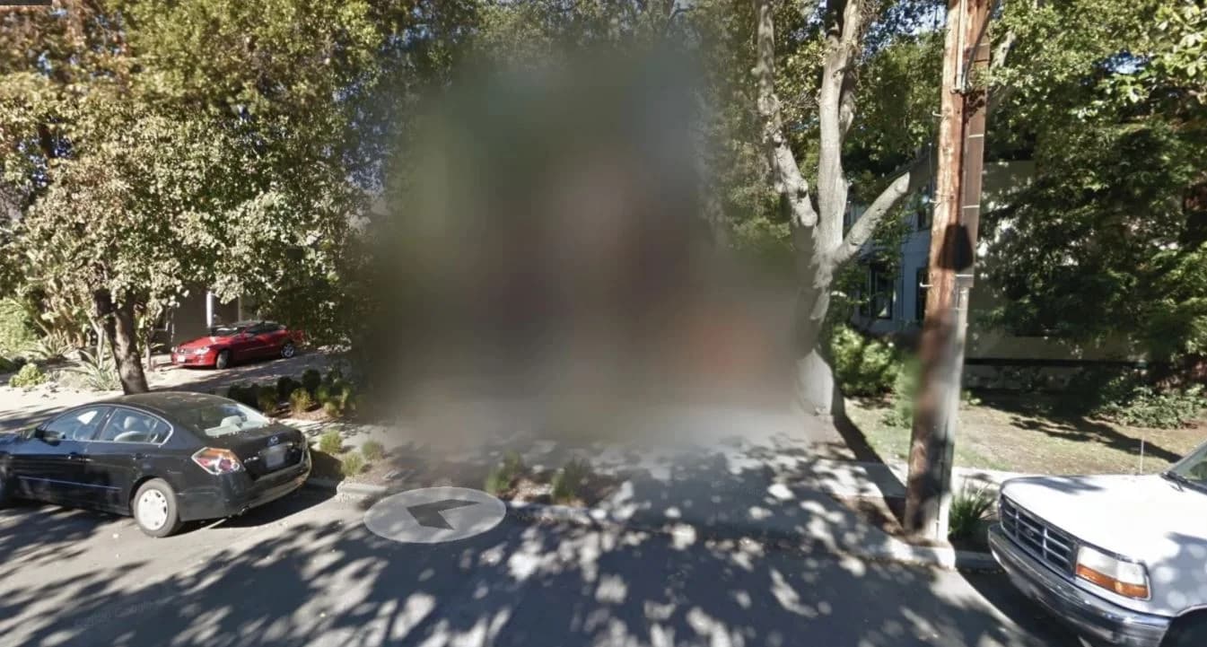 Both Apple and Google Maps have blurred out Tim Cook's home, makes it more of a target.