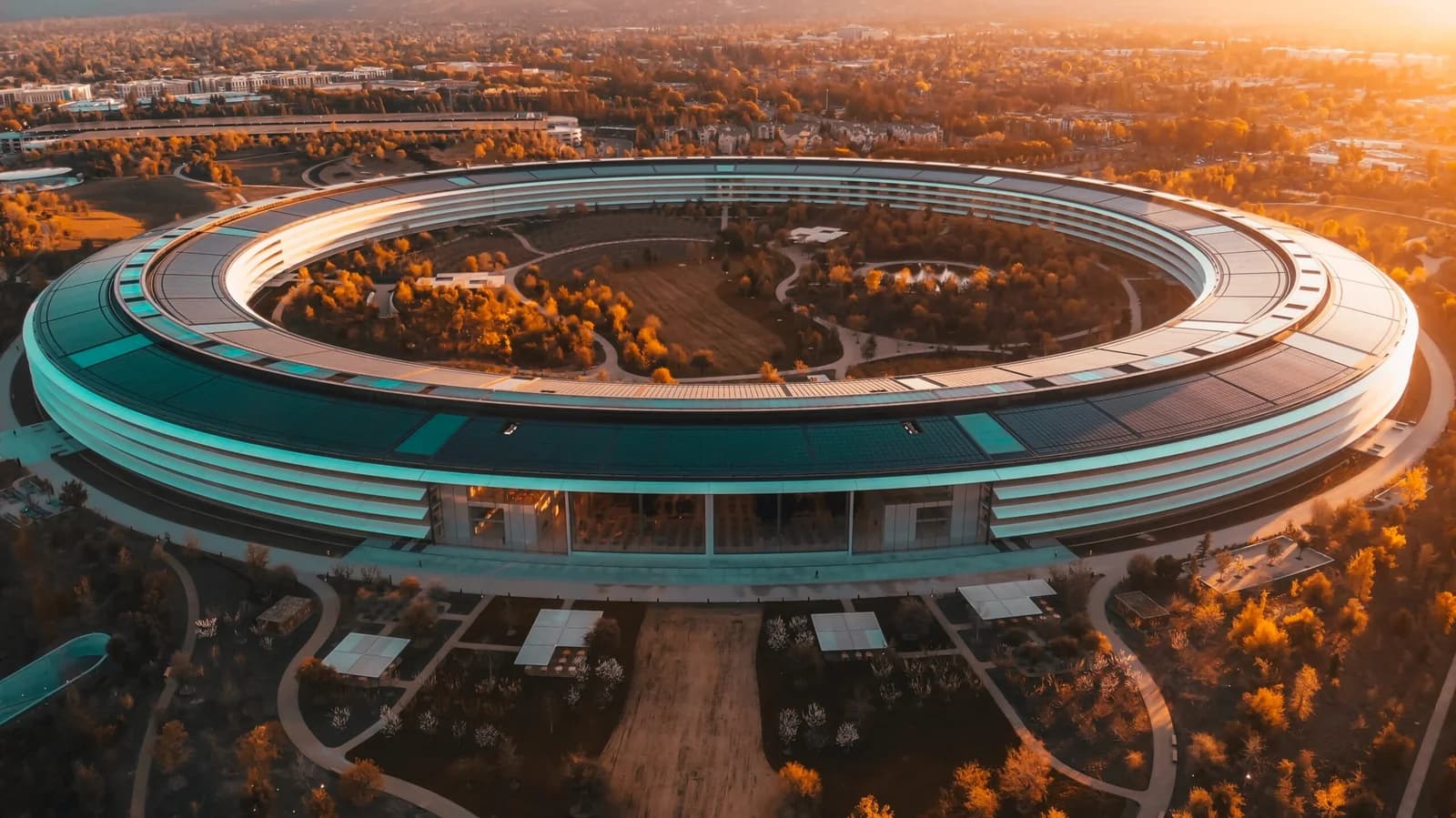 Break's over, Apple asks employees to get to the office by mid-April