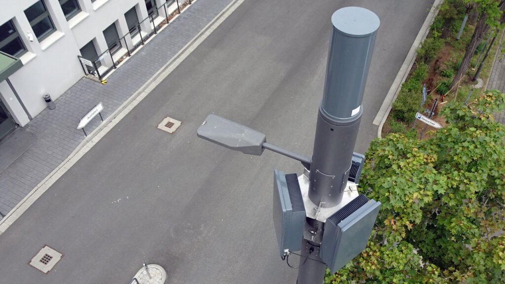 AT&T is deploying 5G radios on city street lamp posts, this is what I call innovation. AT&T is deploying 5G radios on city street lamp posts, this is what I call innovation.