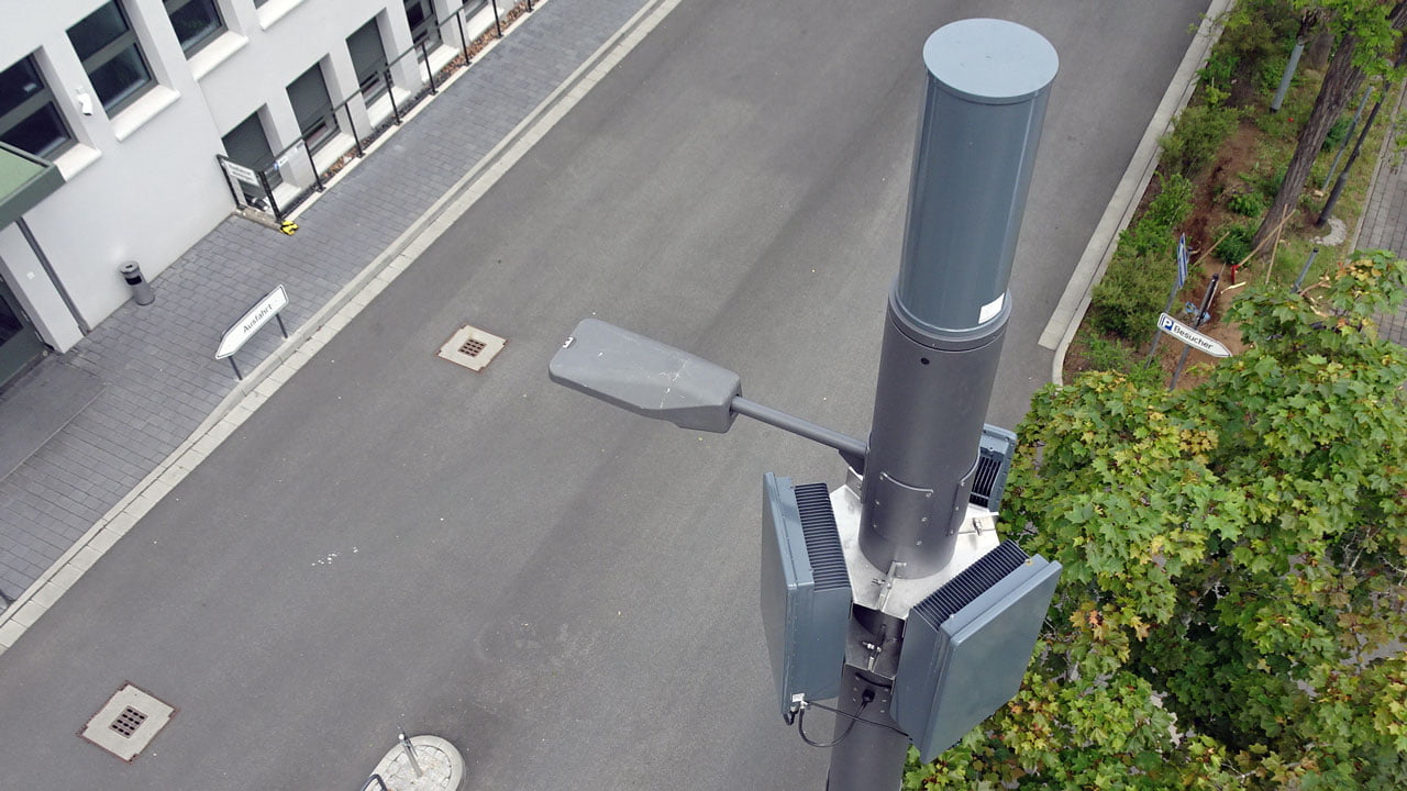 AT&T is deploying 5G radios on city street lamp posts, this is what I call innovation.