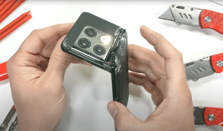 OnePlus 10 Pro snaps in half in the durability test, weakest device ever? OnePlus 10 Pro snaps in half in the durability test, weakest device ever?