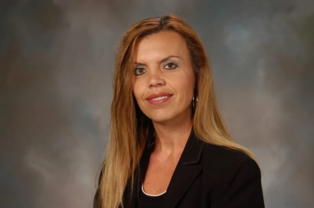 Apple just poached a veteran Ford executive to work on the Apple Car Apple just poached a veteran Ford executive to work on the Apple Car