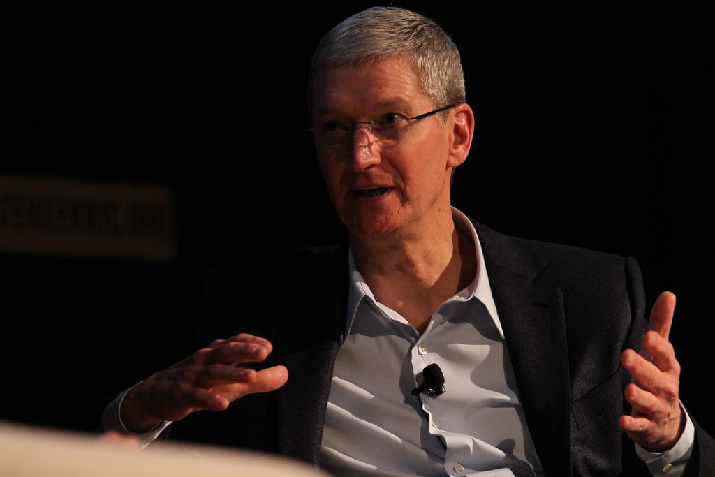 Tim Cook seems to be enjoying the wild tensions between Android and iOS users