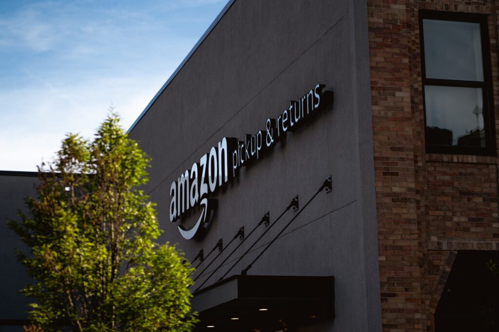 Amazon is now part of the tech giants with frozen hiring plans